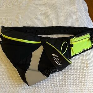 AiRun tech Fanny pack with water bottle holder. Unisex